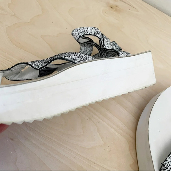 TEVA Cracked Distressed Platform Sandals Sz 9 - Picture 7 of 9